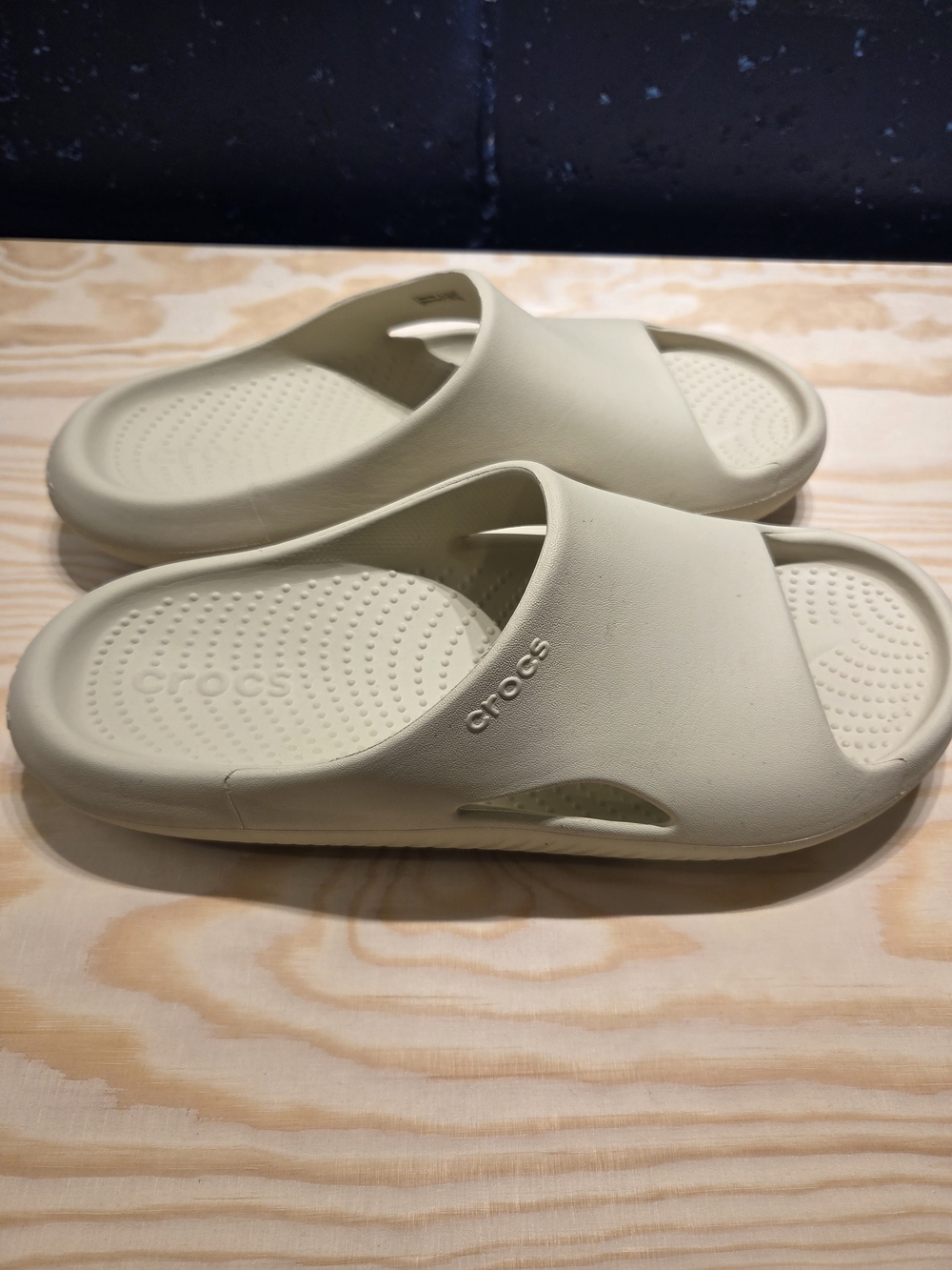 CROCS Mellow Recovery Bone White Men's Slides (Size 12) - Picture 6 of 9